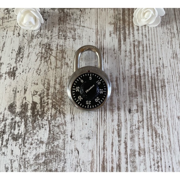✨ 5/$10 ✨ Master Lock dial 3-digit combination padlock - Picture 1 of 1